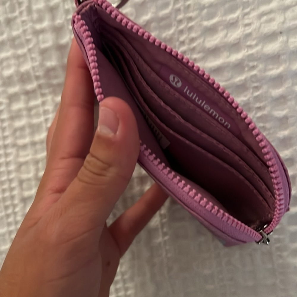 ✌🏼Dahlia Mauve Lululemon Clippable Card Pouch!✌🏼 - Picture 6 of 7